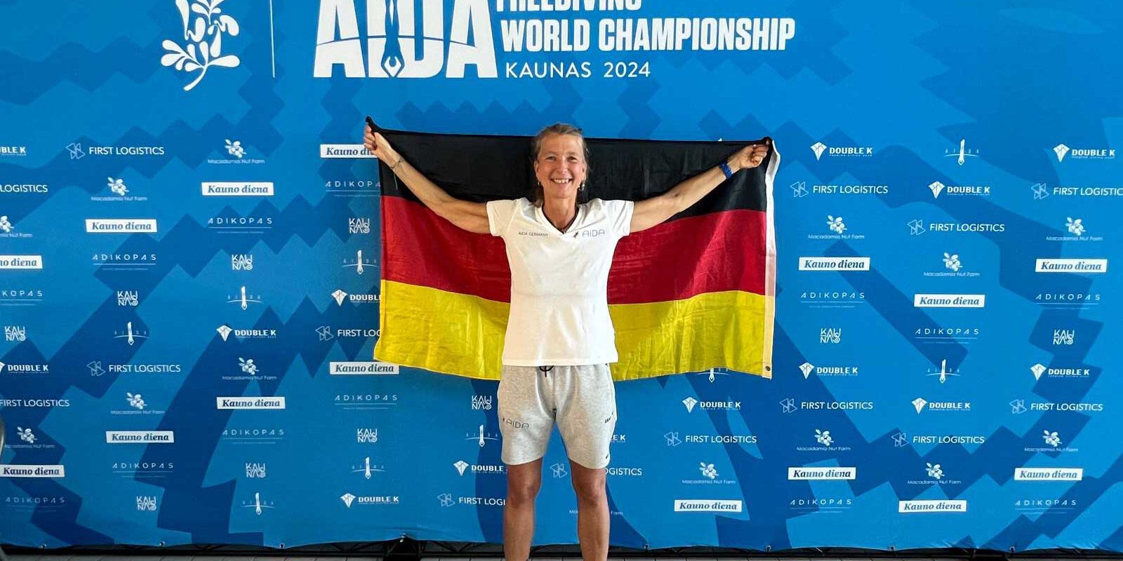 Heike Schwerdtner Weltrekord Statik - AIDA Deutschland e.V.